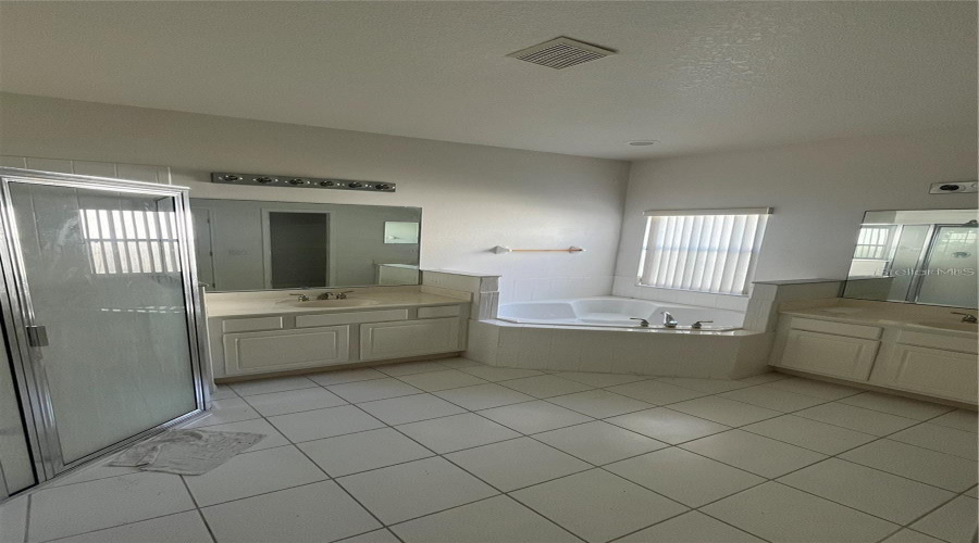 KISSIMMEE, Florida 34746, 4 Bedrooms Bedrooms, ,3 BathroomsBathrooms,Residential,For Sale,VALLEYVIEW,0,MFRS5148852