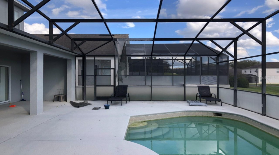 Pool lanai