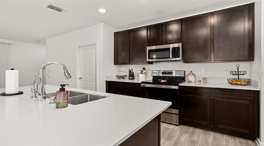DAVENPORT, Florida 33837, 4 Bedrooms Bedrooms, ,2 BathroomsBathrooms,Residential,For Sale,BERRY,0,MFRS5149125