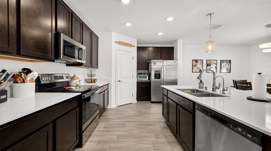 DAVENPORT, Florida 33837, 4 Bedrooms Bedrooms, ,2 BathroomsBathrooms,Residential,For Sale,BERRY,0,MFRS5149125