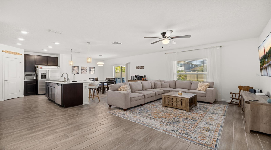 DAVENPORT, Florida 33837, 4 Bedrooms Bedrooms, ,2 BathroomsBathrooms,Residential,For Sale,BERRY,0,MFRS5149125