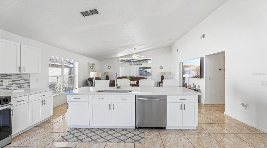 DAVENPORT, Florida 33897, 3 Bedrooms Bedrooms, ,2 BathroomsBathrooms,Residential,For Sale,CASTERTON,0,MFRO6403315