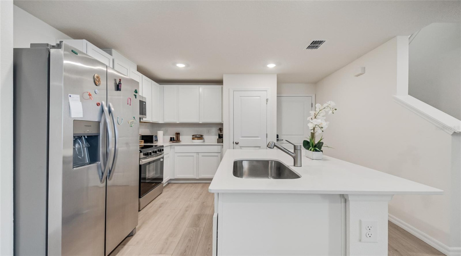 KISSIMMEE, Florida 34746, 3 Bedrooms Bedrooms, ,2 BathroomsBathrooms,Residential,For Sale,HAZEL,0,MFRS5148802