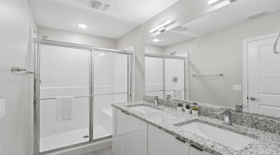 KISSIMMEE, Florida 34747, 4 Bedrooms Bedrooms, ,4 BathroomsBathrooms,Residential,For Sale,FORMOSA VALLEY,0,MFRO6404909