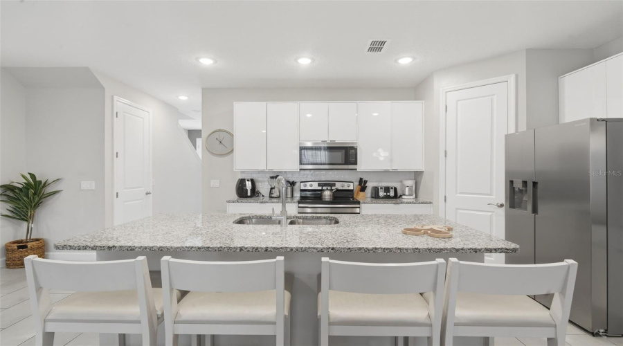 KISSIMMEE, Florida 34747, 4 Bedrooms Bedrooms, ,4 BathroomsBathrooms,Residential,For Sale,FORMOSA VALLEY,0,MFRO6404909