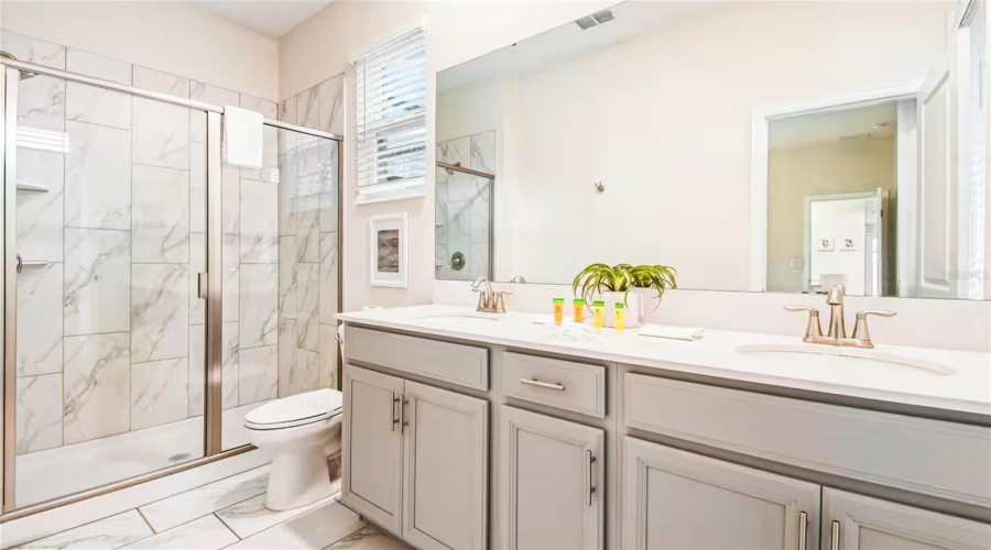 KISSIMMEE, Florida 34746, 5 Bedrooms Bedrooms, ,5 BathroomsBathrooms,Residential,For Sale,PUNCTUATION,0,MFRO6305622