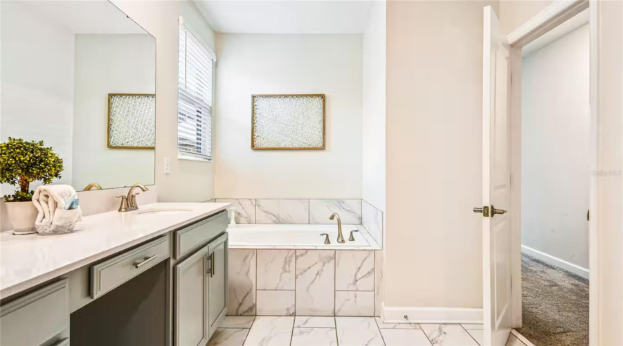 KISSIMMEE, Florida 34746, 5 Bedrooms Bedrooms, ,5 BathroomsBathrooms,Residential,For Sale,PUNCTUATION,0,MFRO6305622