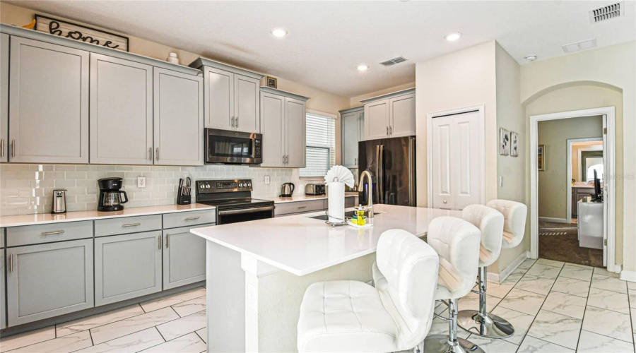 KISSIMMEE, Florida 34746, 5 Bedrooms Bedrooms, ,5 BathroomsBathrooms,Residential,For Sale,PUNCTUATION,0,MFRO6305622