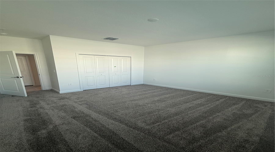 DAVENPORT, Florida 33896, 6 Bedrooms Bedrooms, ,5 BathroomsBathrooms,Residential,For Sale,KINGSBARN,0,MFRO6350323