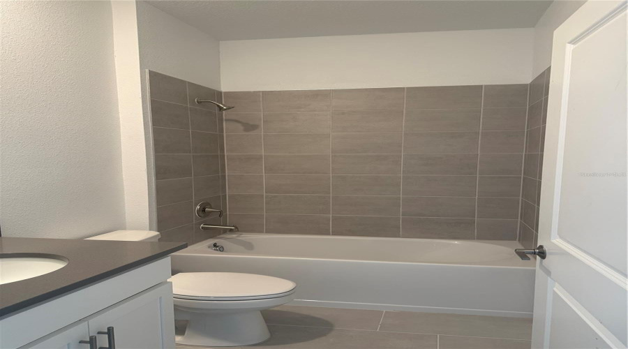 DAVENPORT, Florida 33896, 6 Bedrooms Bedrooms, ,5 BathroomsBathrooms,Residential,For Sale,KINGSBARN,0,MFRO6350323