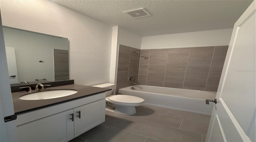 DAVENPORT, Florida 33896, 6 Bedrooms Bedrooms, ,5 BathroomsBathrooms,Residential,For Sale,KINGSBARN,0,MFRO6350323