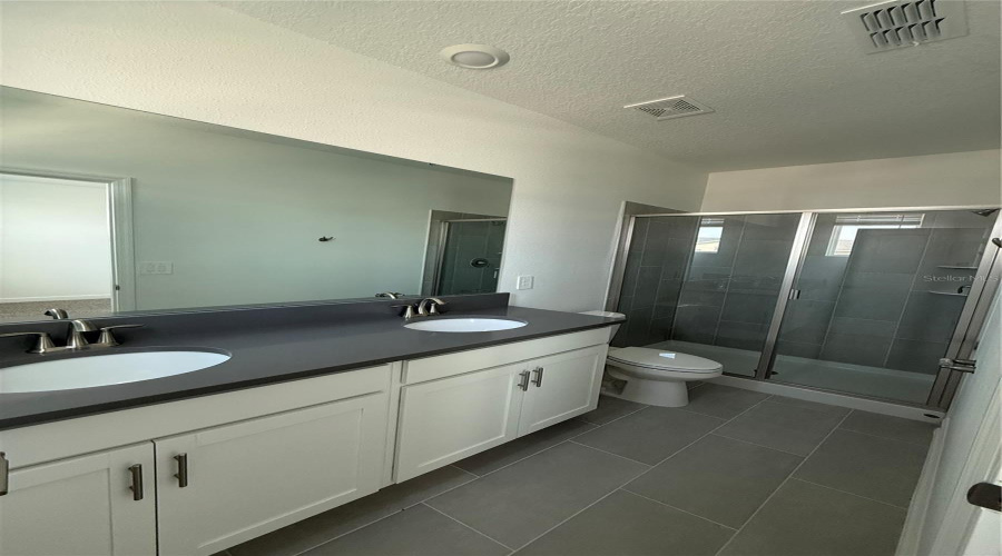 DAVENPORT, Florida 33896, 6 Bedrooms Bedrooms, ,5 BathroomsBathrooms,Residential,For Sale,KINGSBARN,0,MFRO6350323