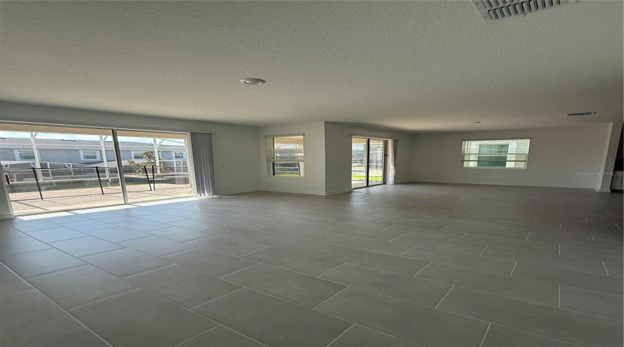 DAVENPORT, Florida 33896, 6 Bedrooms Bedrooms, ,5 BathroomsBathrooms,Residential,For Sale,KINGSBARN,0,MFRO6350323