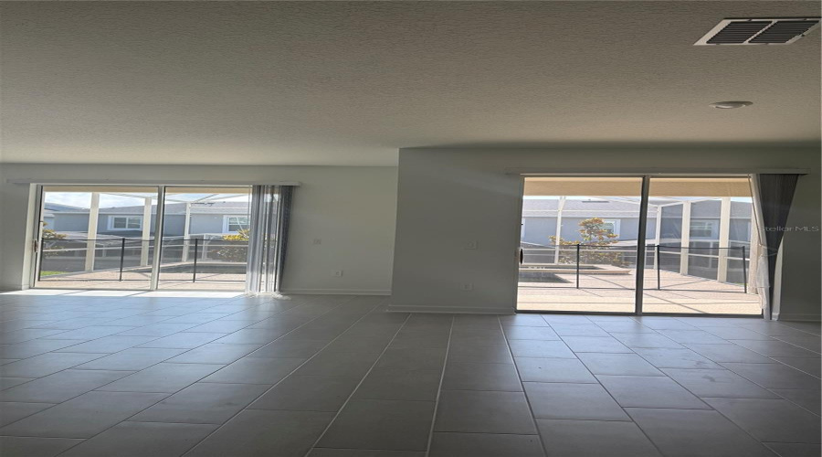 DAVENPORT, Florida 33896, 6 Bedrooms Bedrooms, ,5 BathroomsBathrooms,Residential,For Sale,KINGSBARN,0,MFRO6350323