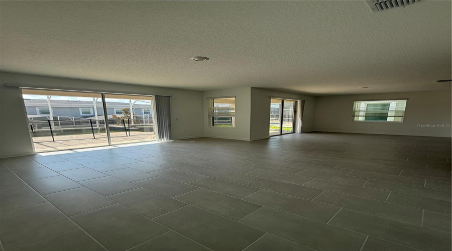 DAVENPORT, Florida 33896, 6 Bedrooms Bedrooms, ,5 BathroomsBathrooms,Residential,For Sale,KINGSBARN,0,MFRO6350323