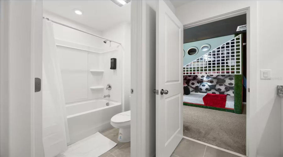 KISSIMMEE, Florida 34747, 8 Bedrooms Bedrooms, ,4 BathroomsBathrooms,Residential,For Sale,SALTY WINDS,0,MFRO6405073