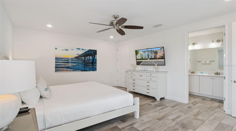 KISSIMMEE, Florida 34747, 5 Bedrooms Bedrooms, ,4 BathroomsBathrooms,Residential,For Sale,KNEE DEEP,0,MFRS5149245