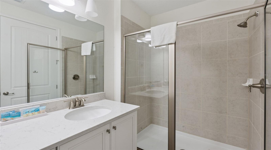 KISSIMMEE, Florida 34747, 5 Bedrooms Bedrooms, ,4 BathroomsBathrooms,Residential,For Sale,KNEE DEEP,0,MFRS5149245