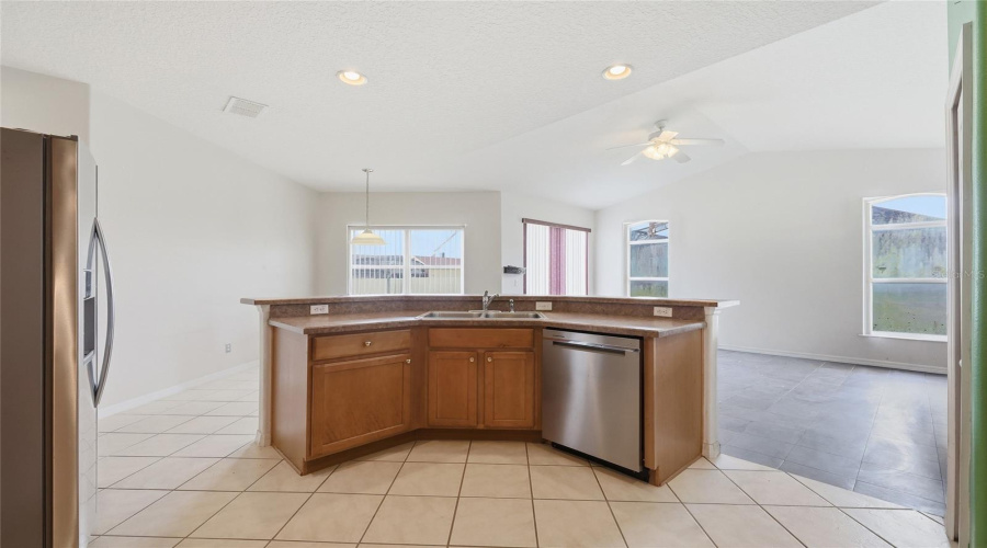 DAVENPORT, Florida 33897, 5 Bedrooms Bedrooms, ,3 BathroomsBathrooms,Residential,For Sale,CORVINA,0,MFRO6404979