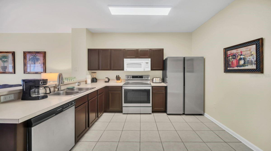 KISSIMMEE, Florida 34747, 3 Bedrooms Bedrooms, ,3 BathroomsBathrooms,Residential,For Sale,RENSHAW,0,MFRO6404535