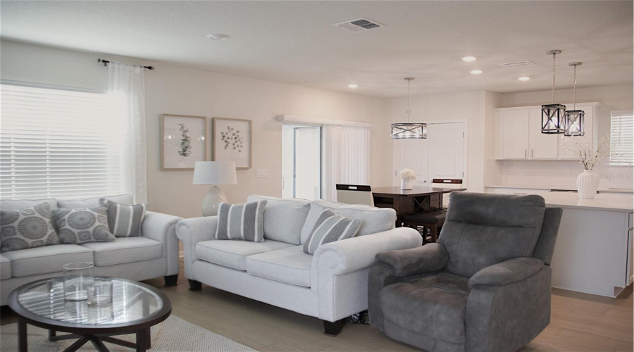 DAVENPORT, Florida 33896, 4 Bedrooms Bedrooms, ,3 BathroomsBathrooms,Residential,For Sale,VISION,0,MFRO6404842