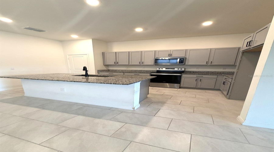 DAVENPORT, Florida 33896, 4 Bedrooms Bedrooms, ,2 BathroomsBathrooms,Residential,For Sale,OVERPOOL,0,MFRO6405048