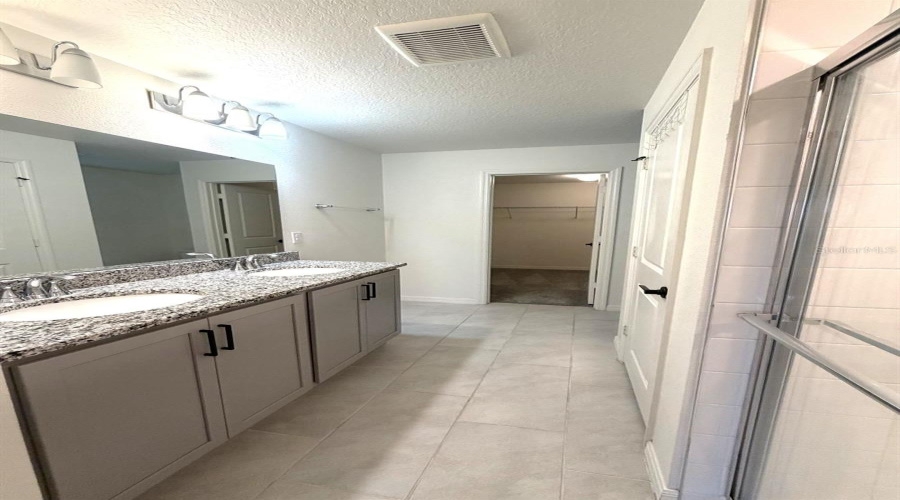 DAVENPORT, Florida 33896, 4 Bedrooms Bedrooms, ,2 BathroomsBathrooms,Residential,For Sale,OVERPOOL,0,MFRO6405048