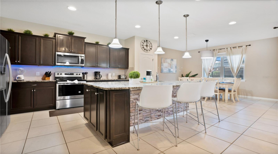 KISSIMMEE, Florida 34747, 5 Bedrooms Bedrooms, ,4 BathroomsBathrooms,Residential,For Sale,BENGAL,0,MFRO6404732