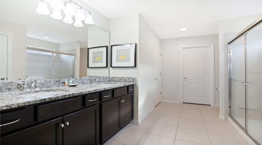 KISSIMMEE, Florida 34747, 5 Bedrooms Bedrooms, ,4 BathroomsBathrooms,Residential,For Sale,BENGAL,0,MFRO6404732