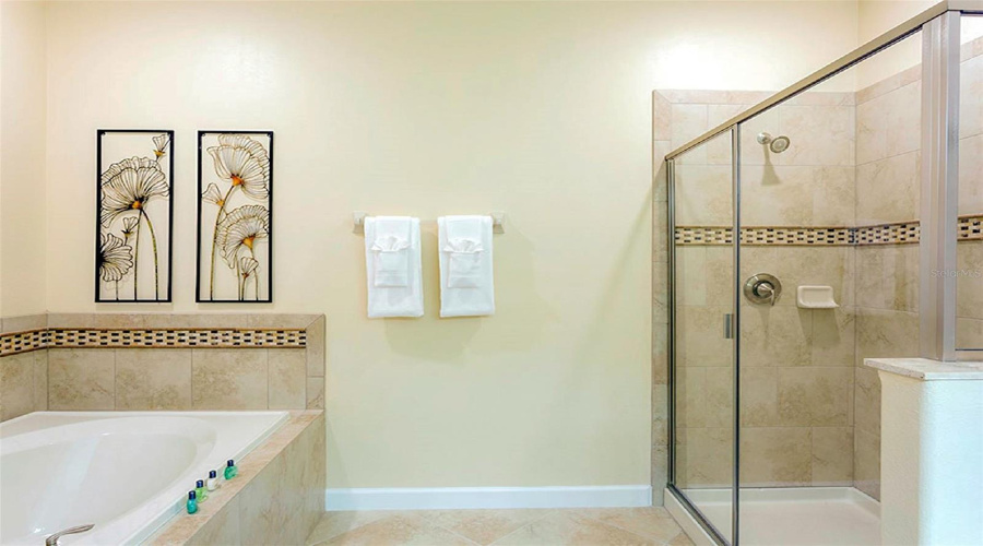 DAVENPORT, Florida 33896, 8 Bedrooms Bedrooms, ,5 BathroomsBathrooms,Residential,For Sale,SHADOW MOUNTAIN,0,MFRO6405241