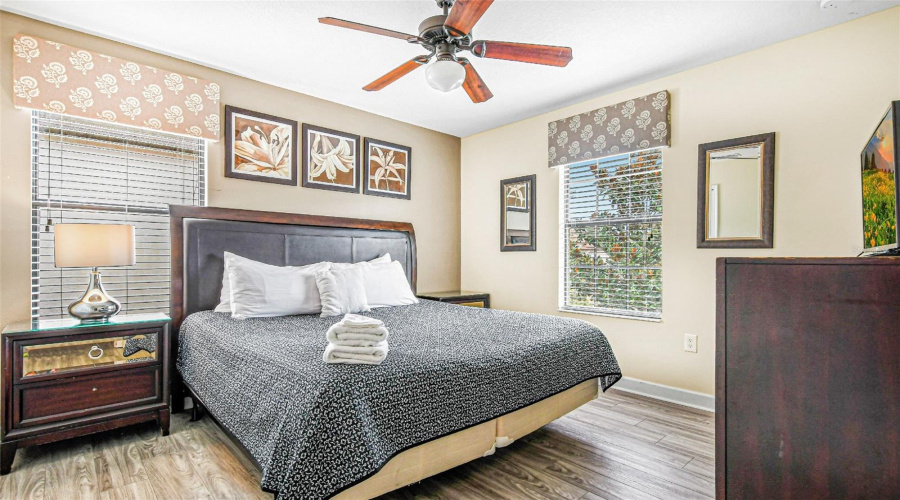 DAVENPORT, Florida 33896, 8 Bedrooms Bedrooms, ,5 BathroomsBathrooms,Residential,For Sale,SHADOW MOUNTAIN,0,MFRO6405241