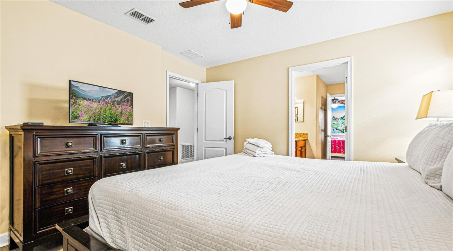 DAVENPORT, Florida 33896, 8 Bedrooms Bedrooms, ,5 BathroomsBathrooms,Residential,For Sale,SHADOW MOUNTAIN,0,MFRO6405241