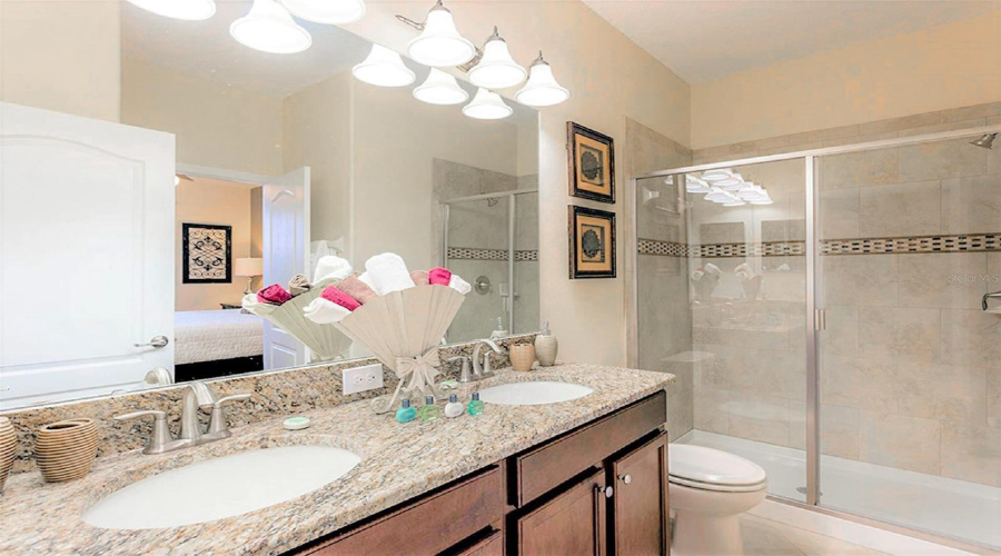 DAVENPORT, Florida 33896, 8 Bedrooms Bedrooms, ,5 BathroomsBathrooms,Residential,For Sale,SHADOW MOUNTAIN,0,MFRO6405241