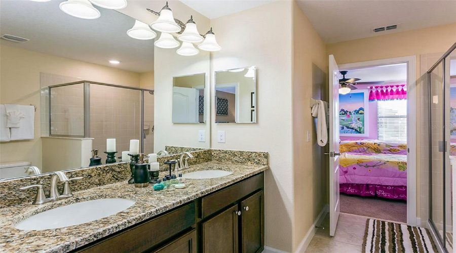 DAVENPORT, Florida 33896, 8 Bedrooms Bedrooms, ,5 BathroomsBathrooms,Residential,For Sale,SHADOW MOUNTAIN,0,MFRO6405241