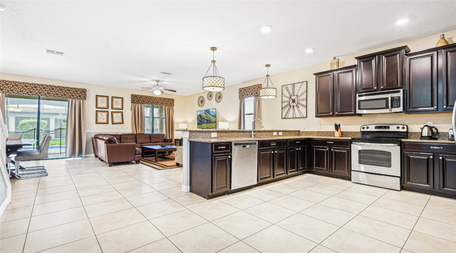 DAVENPORT, Florida 33896, 8 Bedrooms Bedrooms, ,5 BathroomsBathrooms,Residential,For Sale,SHADOW MOUNTAIN,0,MFRO6405241