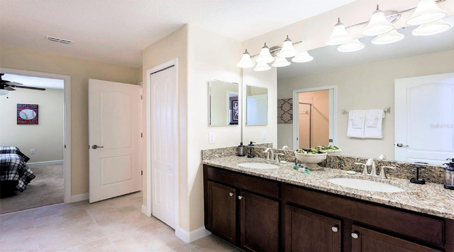 DAVENPORT, Florida 33896, 8 Bedrooms Bedrooms, ,5 BathroomsBathrooms,Residential,For Sale,SHADOW MOUNTAIN,0,MFRO6405241