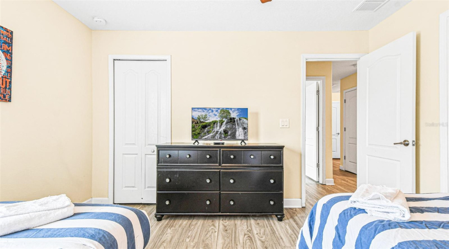 DAVENPORT, Florida 33896, 8 Bedrooms Bedrooms, ,5 BathroomsBathrooms,Residential,For Sale,SHADOW MOUNTAIN,0,MFRO6405241