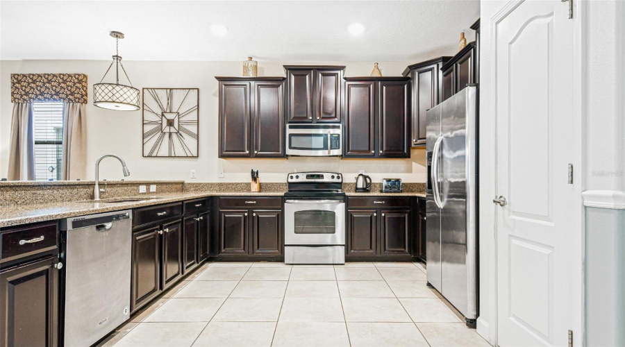 DAVENPORT, Florida 33896, 8 Bedrooms Bedrooms, ,5 BathroomsBathrooms,Residential,For Sale,SHADOW MOUNTAIN,0,MFRO6405241