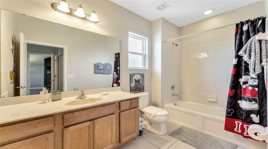 DAVENPORT, Florida 33837, 6 Bedrooms Bedrooms, ,5 BathroomsBathrooms,Residential,For Sale,ACORN,0,MFRS5149133