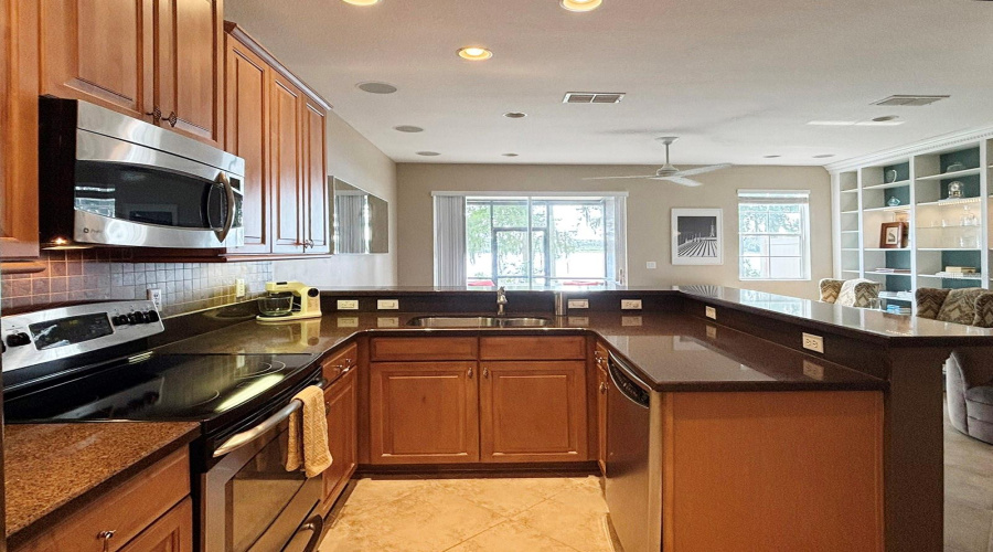 ORLANDO, Florida 32836, 3 Bedrooms Bedrooms, ,2 BathroomsBathrooms,Residential,For Sale,FALLSGROVE,0,MFRS5149314