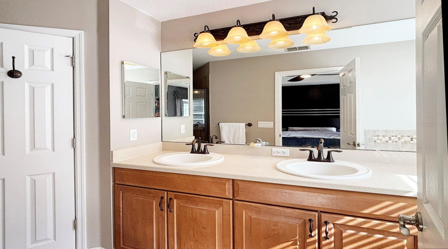 ORLANDO, Florida 32836, 3 Bedrooms Bedrooms, ,2 BathroomsBathrooms,Residential,For Sale,FALLSGROVE,0,MFRS5149314