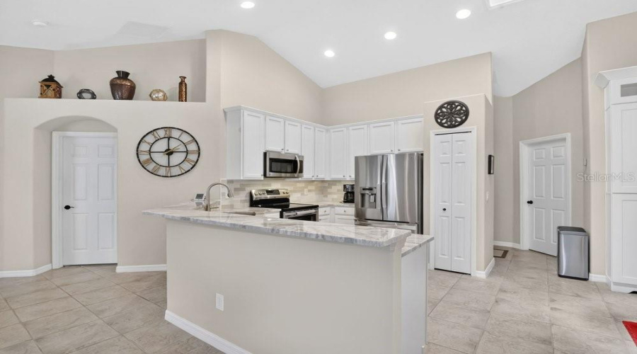 ORLANDO, Florida 32836, 3 Bedrooms Bedrooms, ,2 BathroomsBathrooms,Residential,For Sale,PECKY CYPRESS,0,MFRO6404360