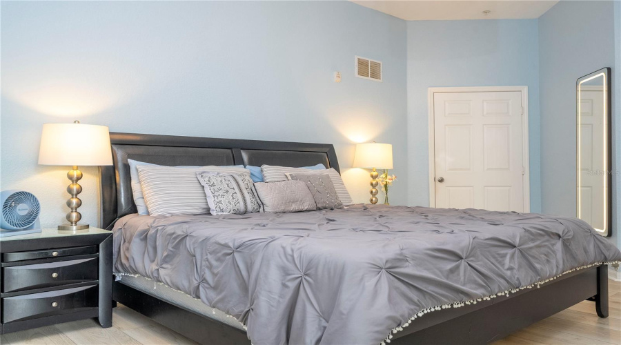 KISSIMMEE, Florida 34747, 2 Bedrooms Bedrooms, ,2 BathroomsBathrooms,Residential,For Sale,PIRATES RETREAT,0,MFRO6404877