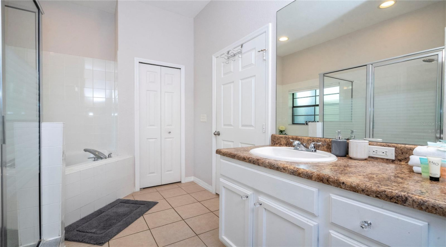 KISSIMMEE, Florida 34747, 2 Bedrooms Bedrooms, ,2 BathroomsBathrooms,Residential,For Sale,PIRATES RETREAT,0,MFRO6404877