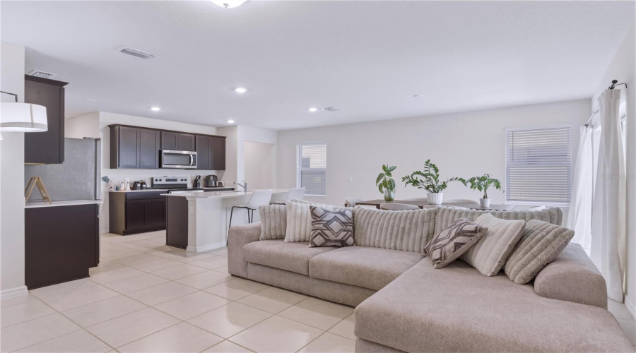 DAVENPORT, Florida 33837, 4 Bedrooms Bedrooms, ,2 BathroomsBathrooms,Residential,For Sale,WEAVER,0,MFRO6405059