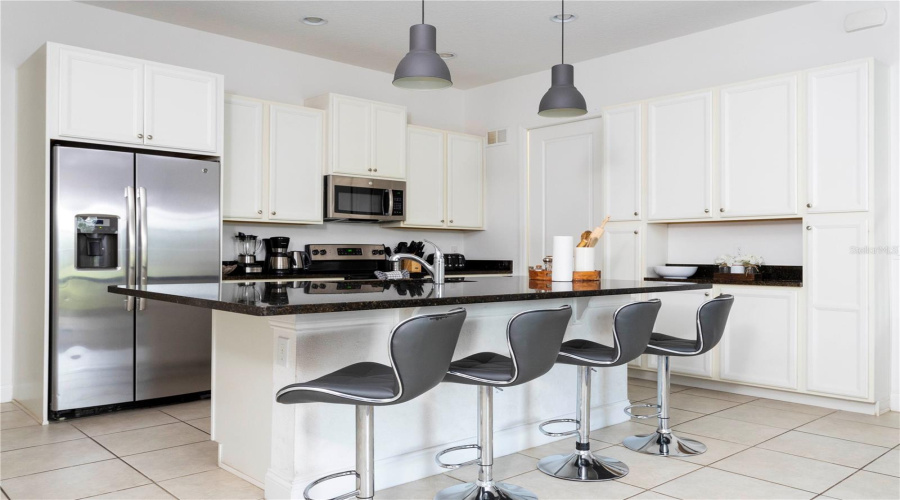 DAVENPORT, Florida 33896, 5 Bedrooms Bedrooms, ,4 BathroomsBathrooms,Residential,For Sale,CAPTIVA,0,MFRO6348209