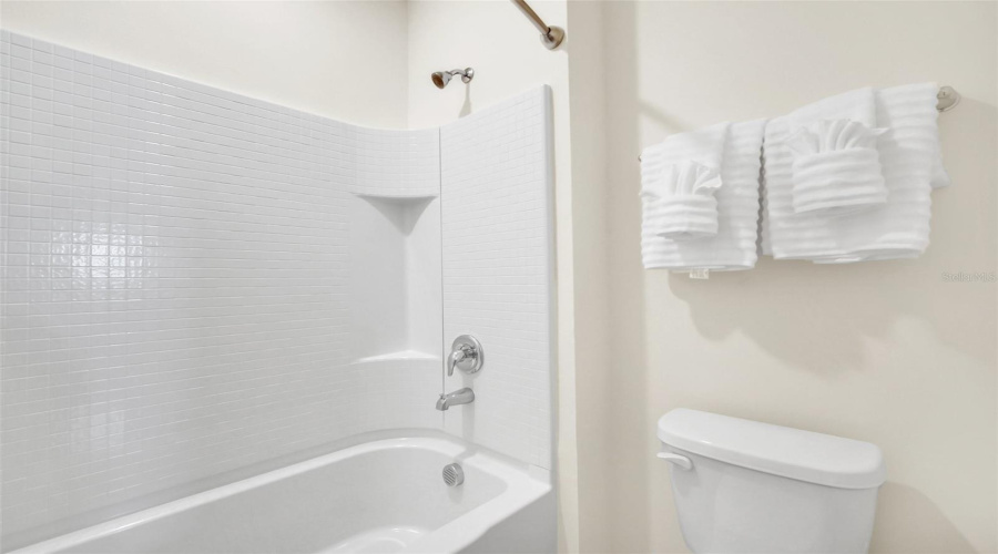 DAVENPORT, Florida 33837, 6 Bedrooms Bedrooms, ,5 BathroomsBathrooms,Residential,For Sale,OAKMOSS,0,MFRO6367564