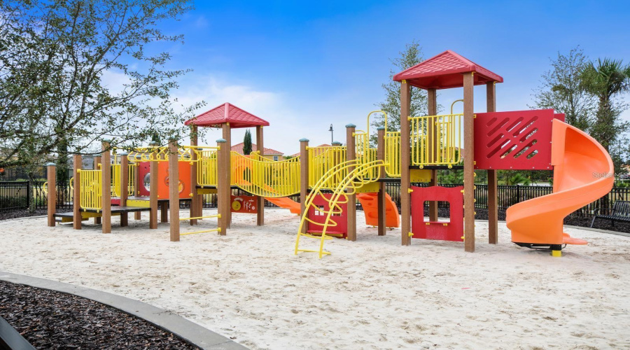 DAVENPORT, Florida 33837, 6 Bedrooms Bedrooms, ,5 BathroomsBathrooms,Residential,For Sale,OAKMOSS,0,MFRO6367564