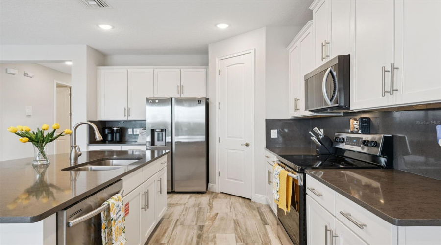 KISSIMMEE, Florida 34747, 4 Bedrooms Bedrooms, ,3 BathroomsBathrooms,Residential,For Sale,SOUTHFIELD,0,MFRO6404639