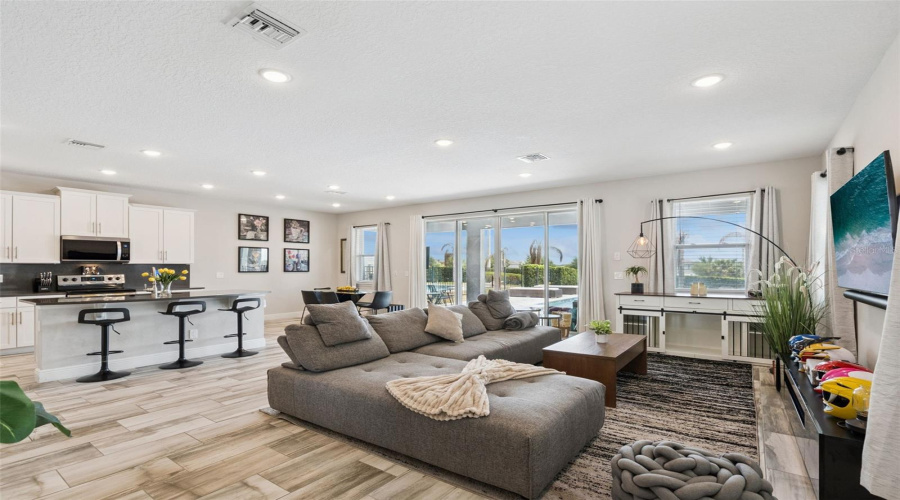 KISSIMMEE, Florida 34747, 4 Bedrooms Bedrooms, ,3 BathroomsBathrooms,Residential,For Sale,SOUTHFIELD,0,MFRO6404639
